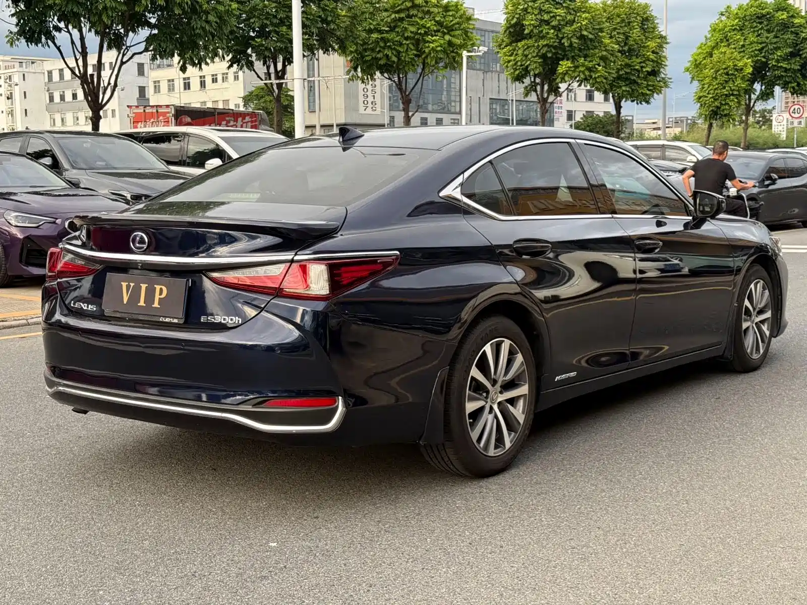 Фото 7 - Lexus ES