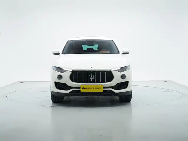Фото 2 - Maserati Levante