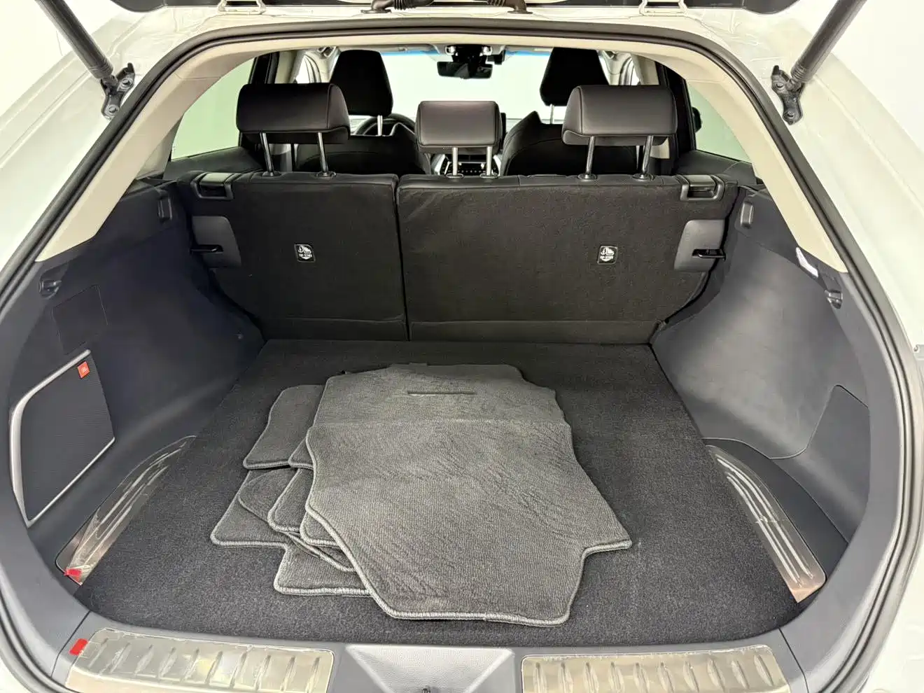 Toyota Venza 2022 Dual Engine 2.5L CVT 4WD Supreme фото 9