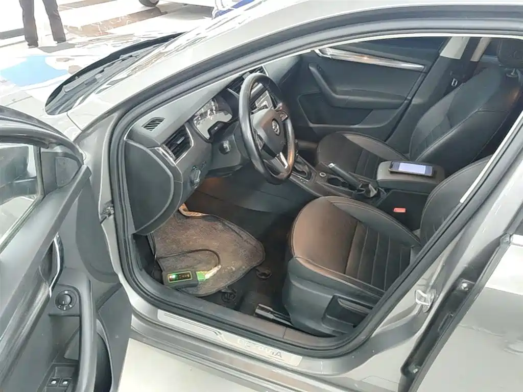 Škoda Octavia 2017 1.6L Automatic Smart Edition фото 16