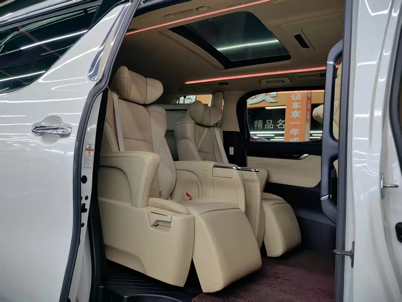 Toyota Alphard 2018 3.5L Luxury фото 12
