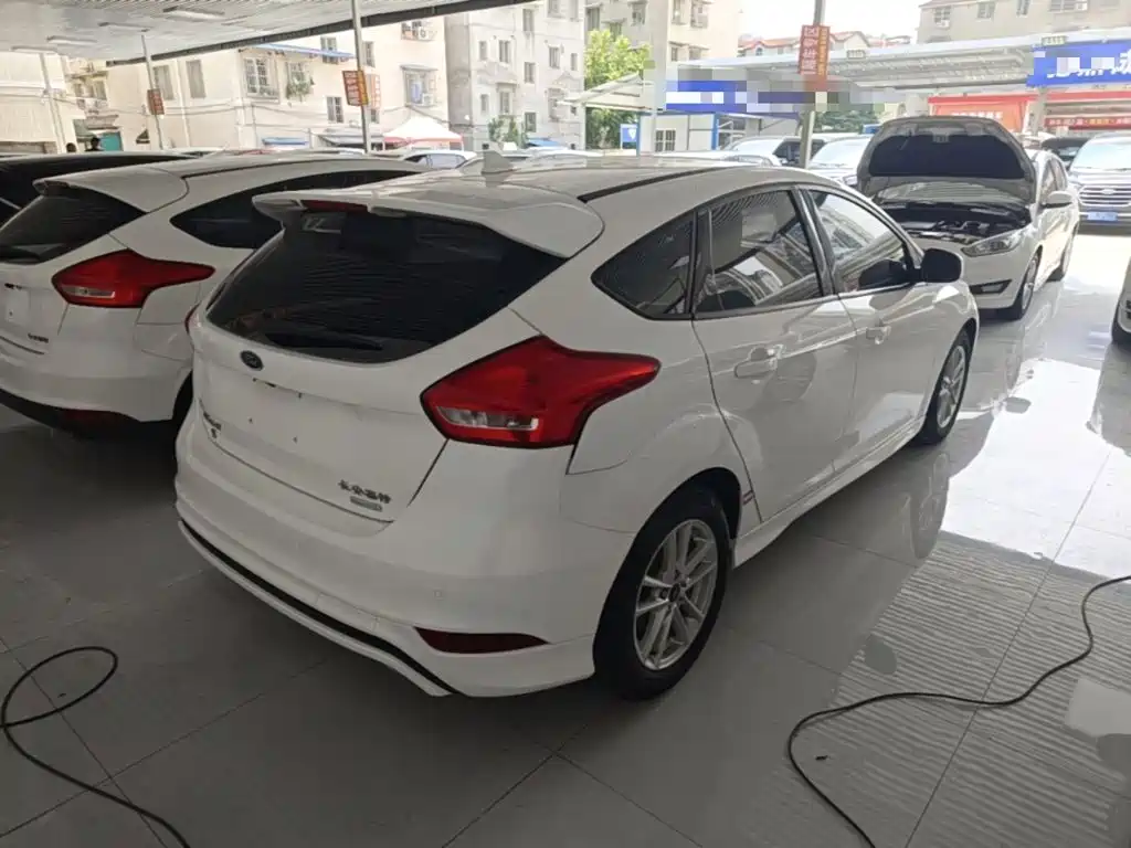 Фото 7 - Ford Focus