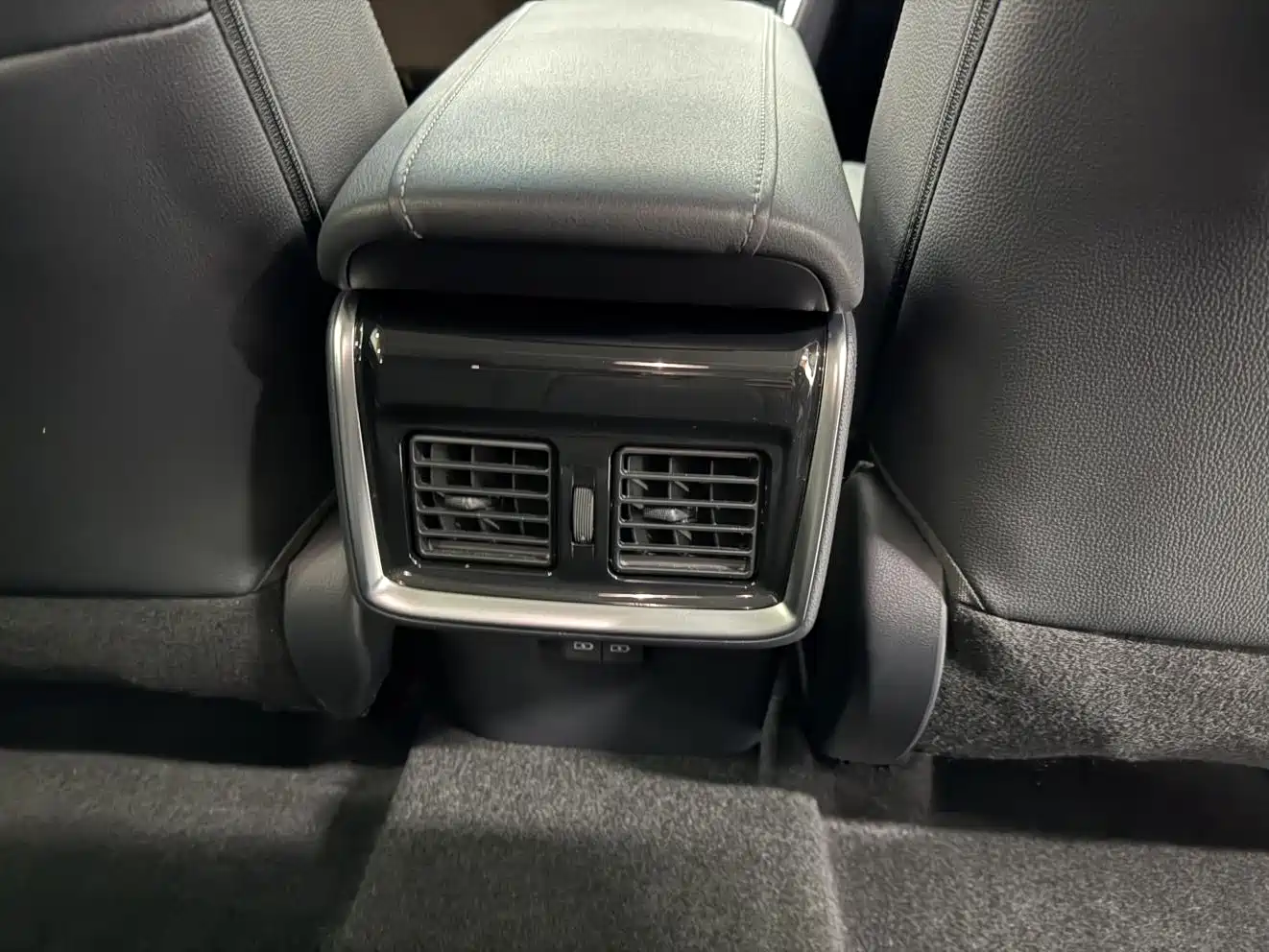 Toyota Venza 2022 Dual Engine 2.5L CVT 4WD Supreme фото 19