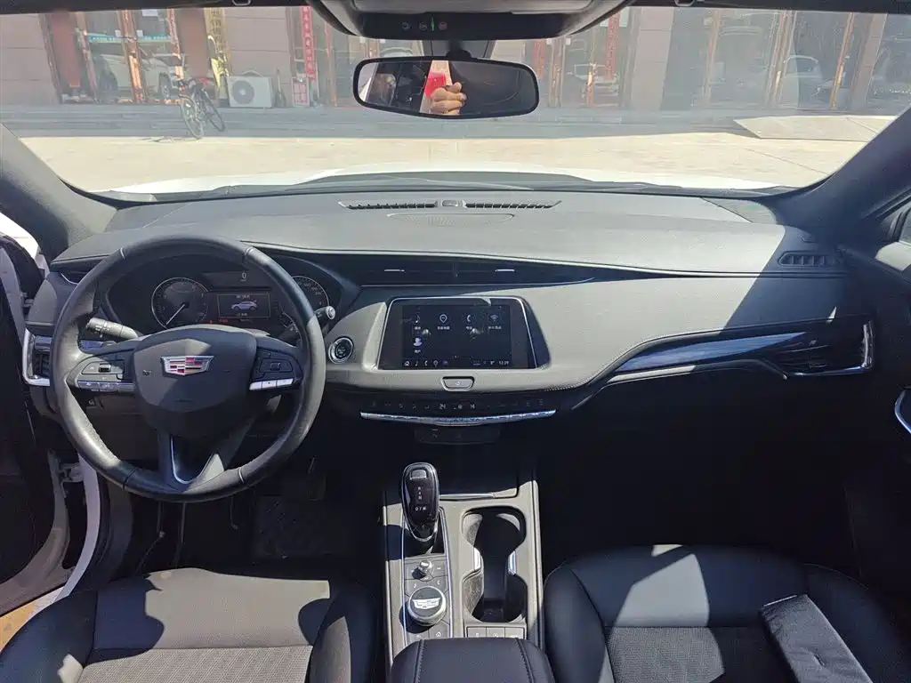 CADILLAC XT4