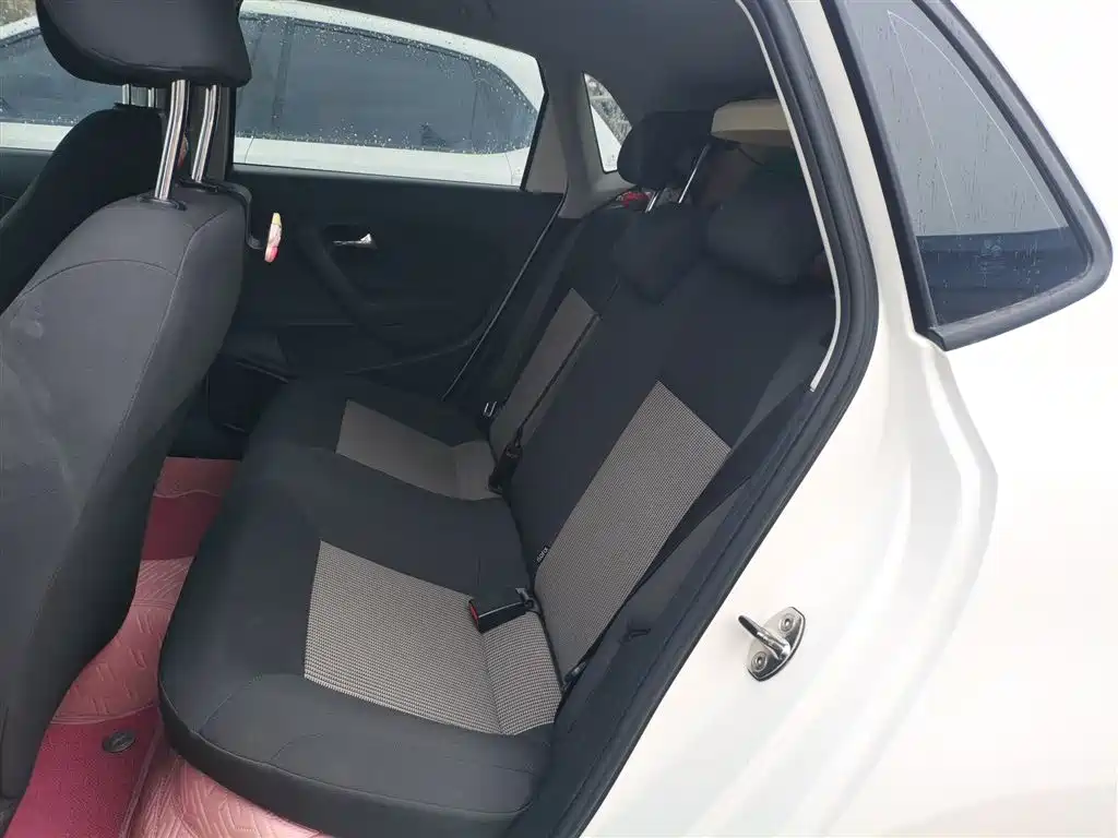 Volkswagen Polo 2016 1.4L Automatic Trend фото 17