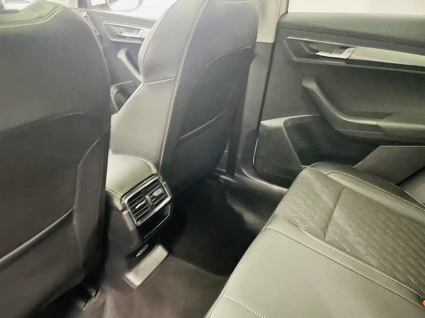 Škoda Karoq 2019 TSI280 Smart Drive Luxury Edition China VI фото 11