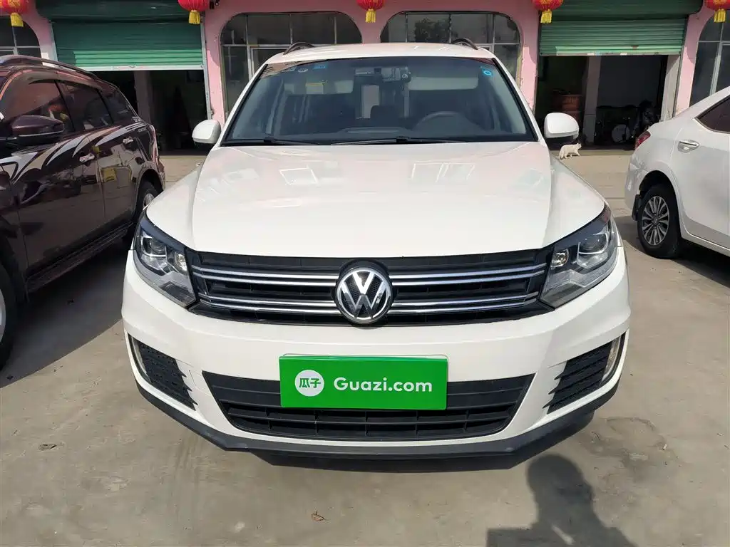 VOLKSWAGEN TIGUAN