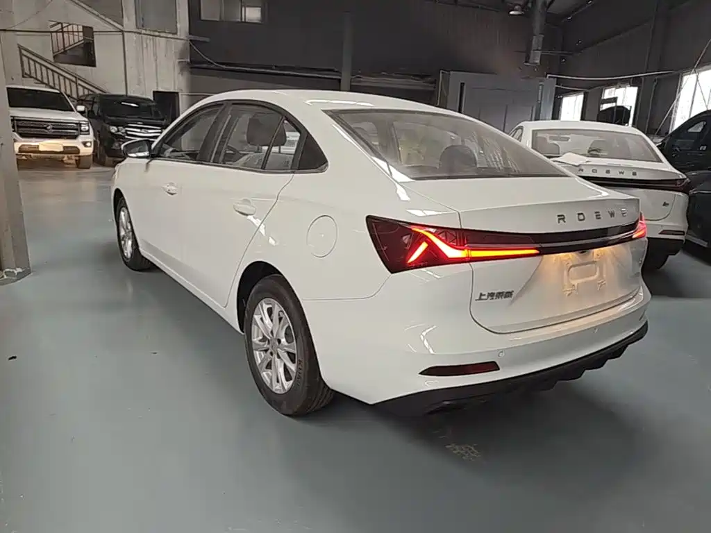 Фото 5 - Roewe i5