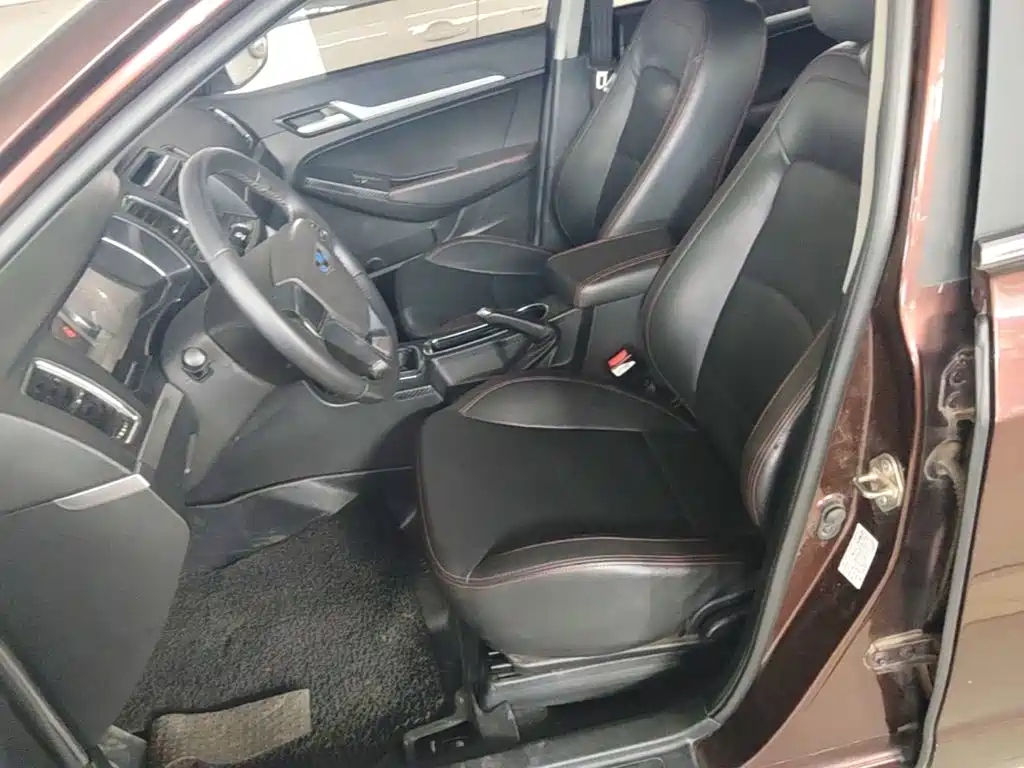 Фото 15 - Geely Vision