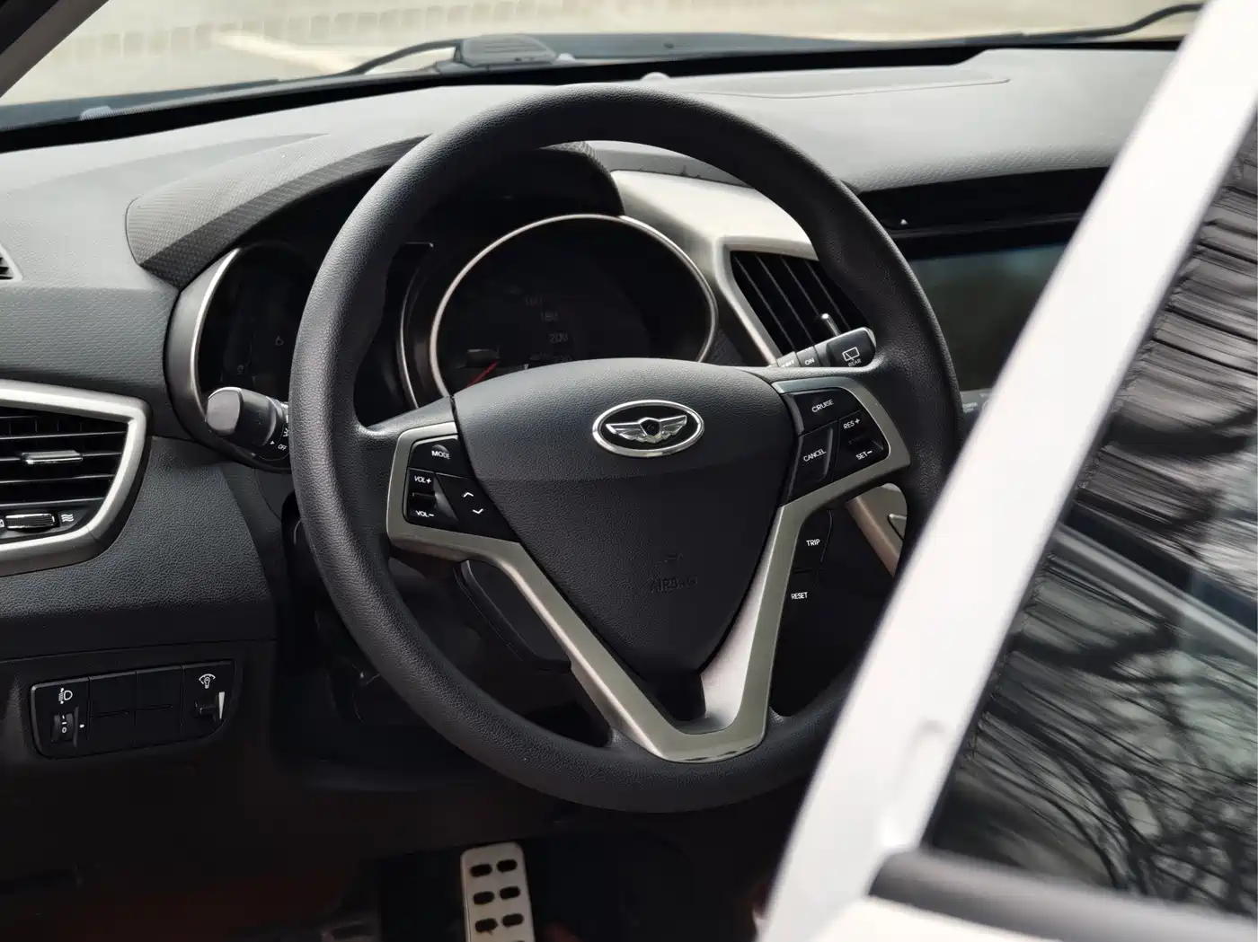 Hyundai Veloster 2012 1.6L Automatic Luxury Edition фото 14