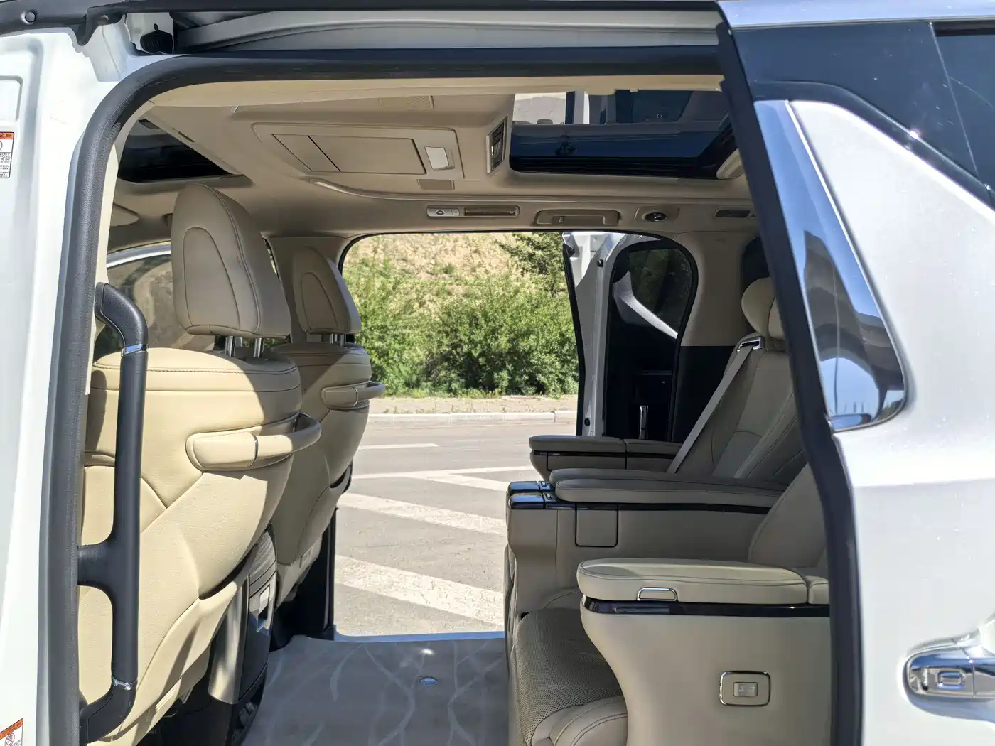 Toyota Alphard 2021 Hybrid 2.5L Premium фото 15