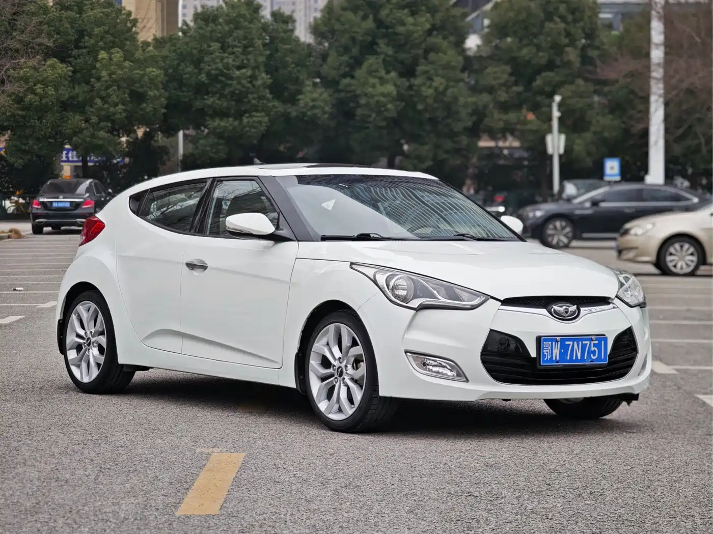 Hyundai Veloster 2012 1.6L Automatic Luxury Edition фото 3