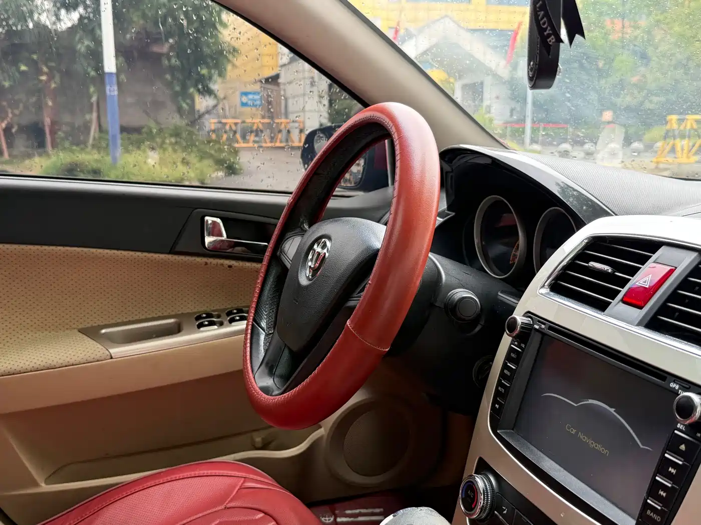 Zhonghua H330 2013 2013 1.5L Automatic Luxury