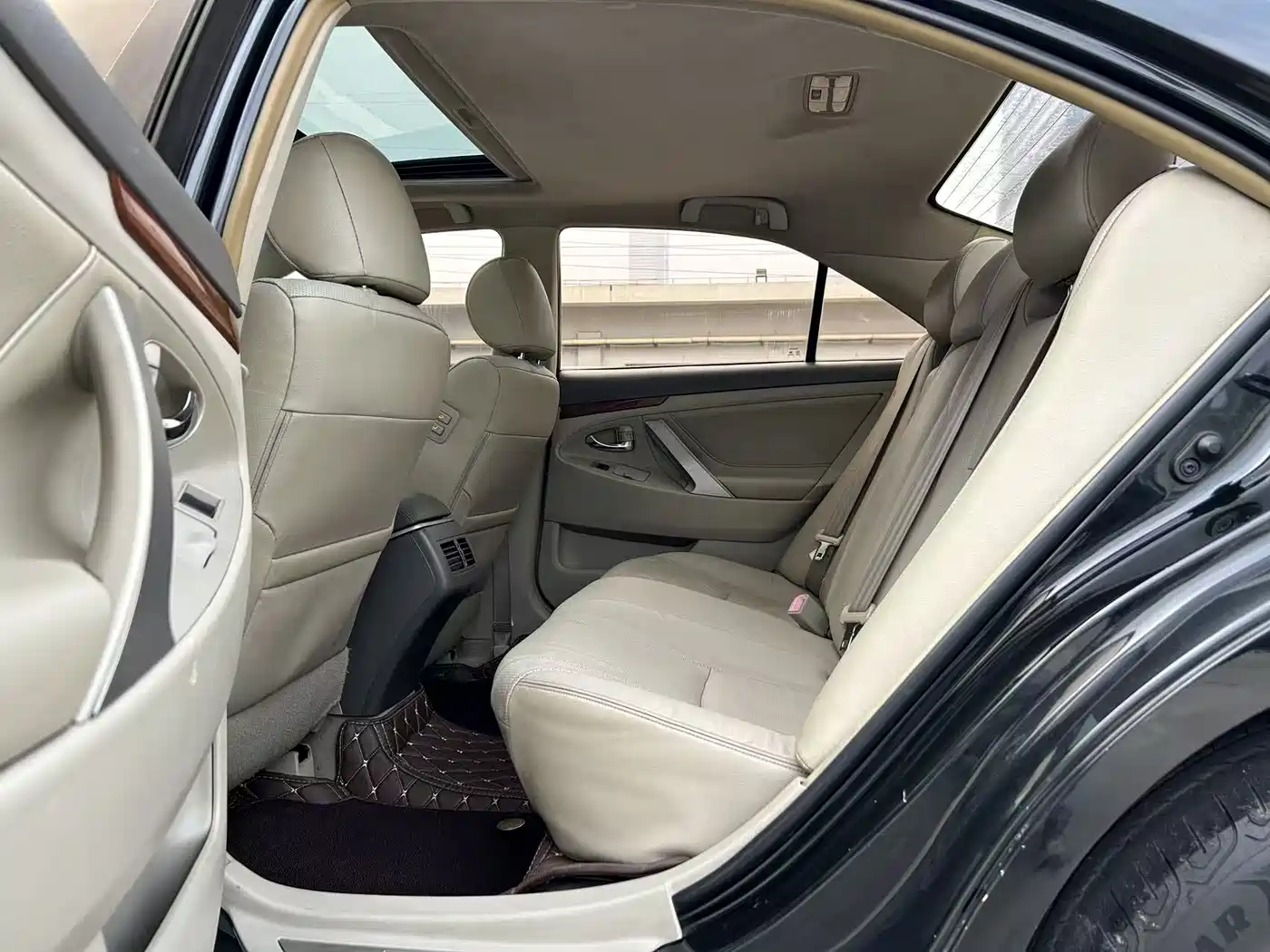 Toyota Camry 2013 200G Classic Luxury Edition фото 6