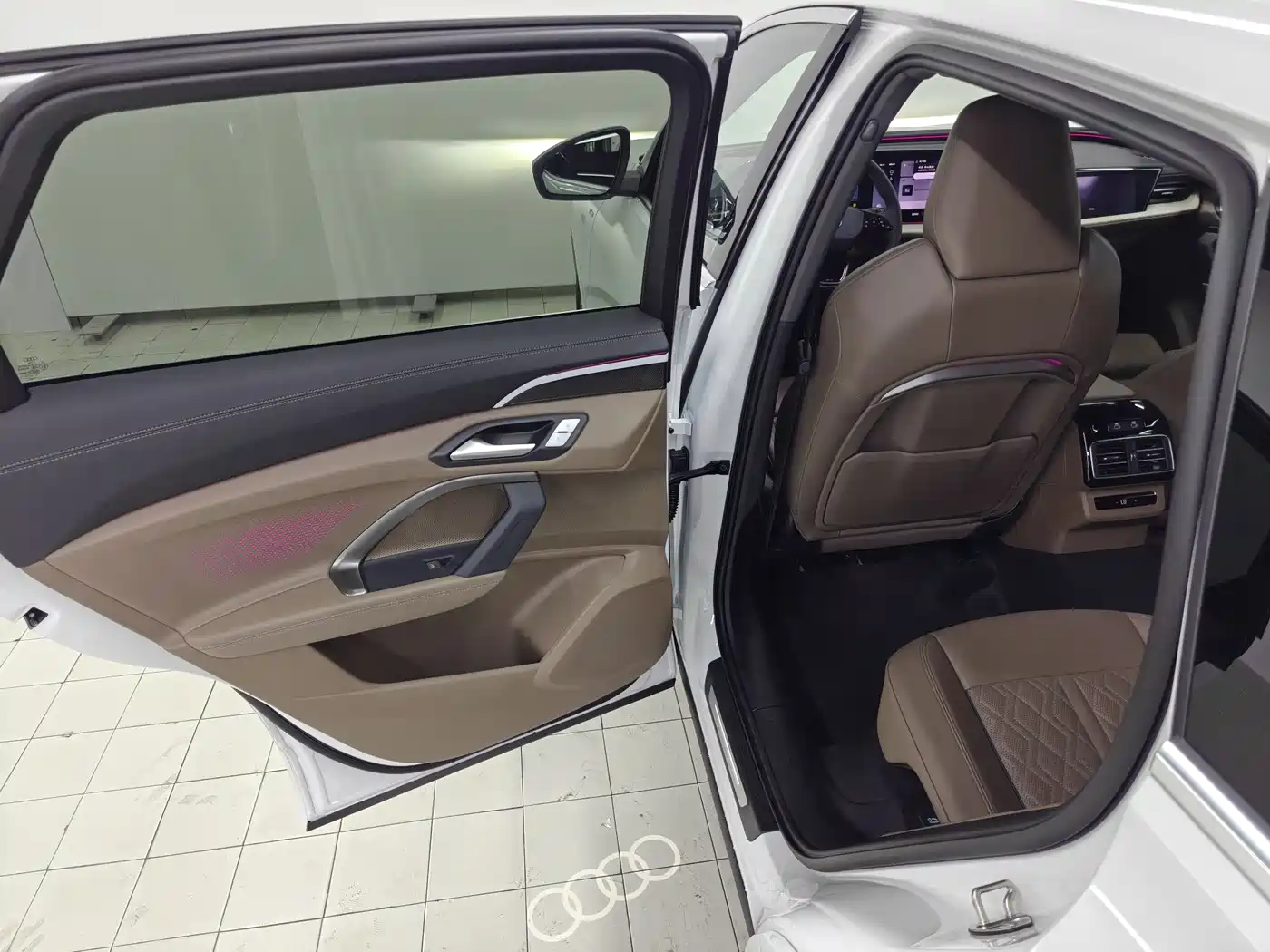 Audi Q5L 2026 Luxury Sport 150kW фото 12