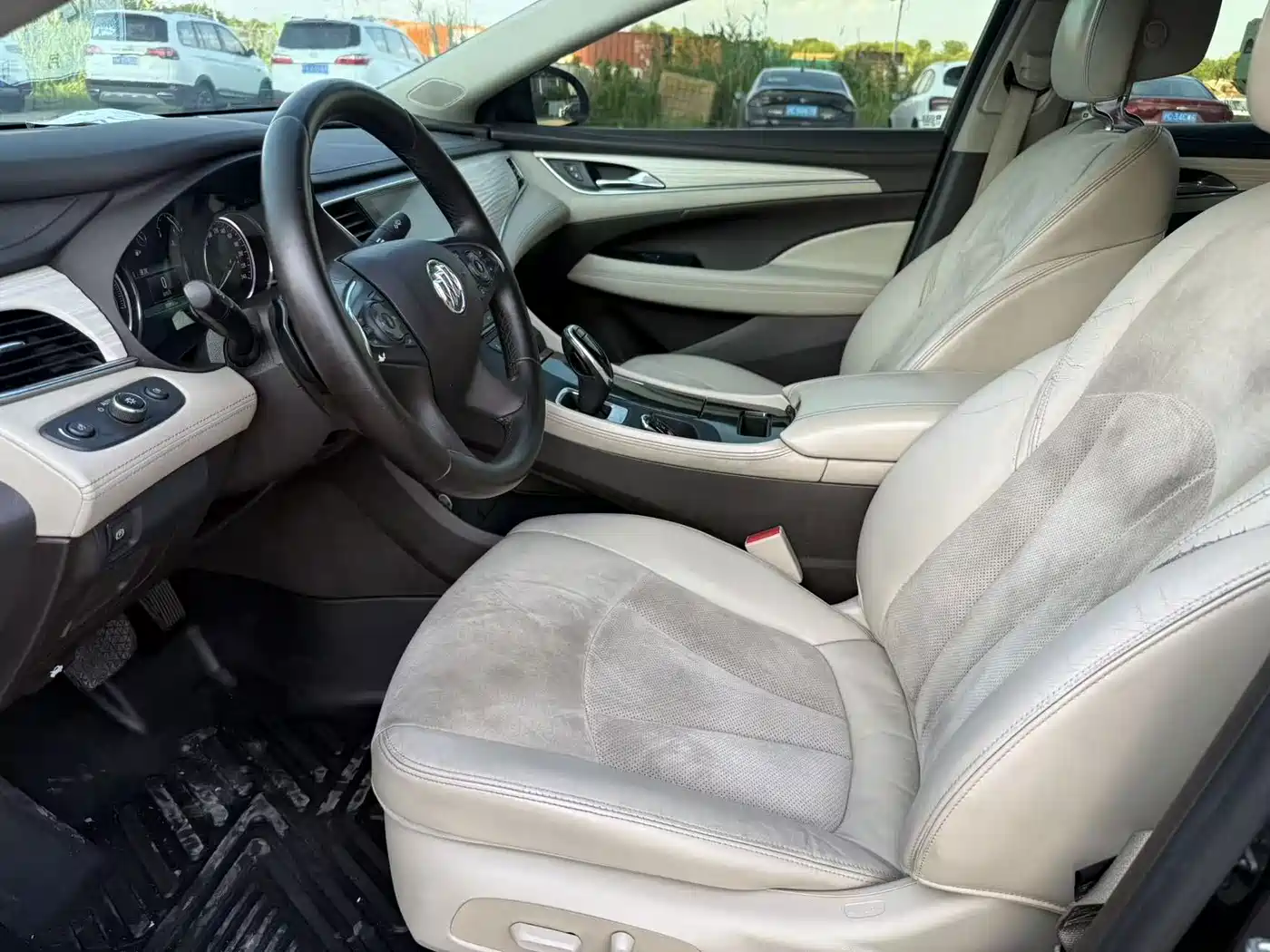 Photo 4 - Buick LaCrosse