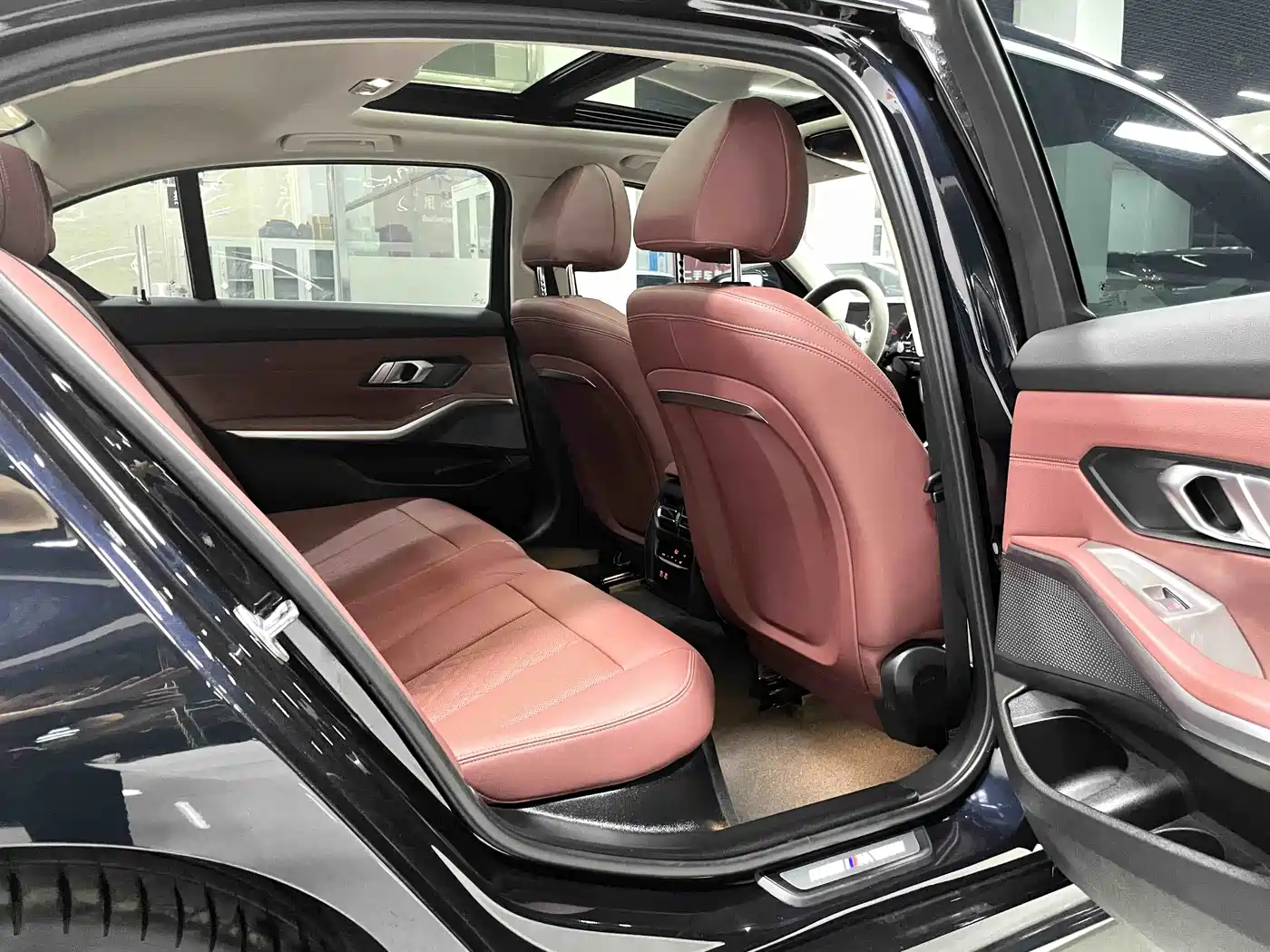 BMW 3 Series 2023 320Li M Sport Package фото 14
