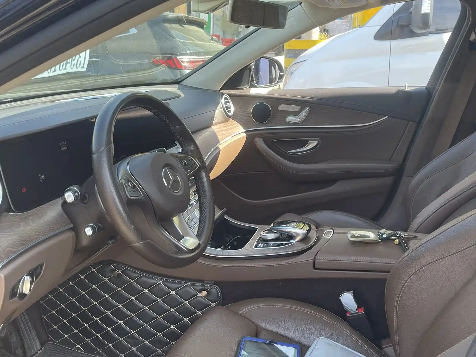 Фото 6 - Mercedes-Benz E-Class