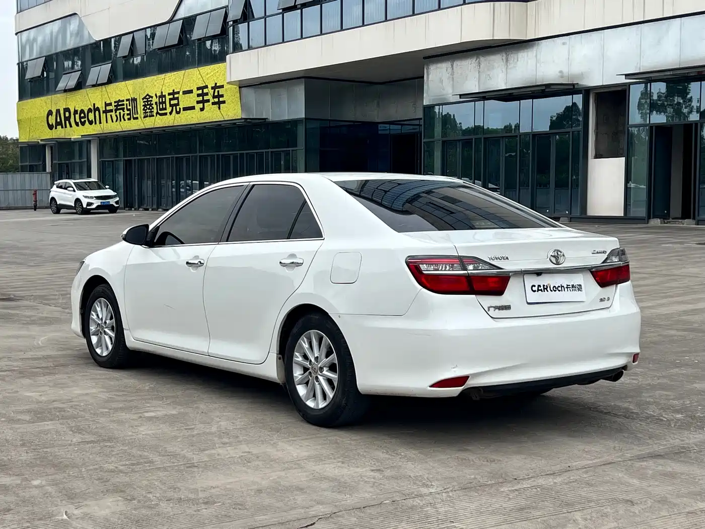 Toyota Camry 2015 2.0G Leading Edition фото 9
