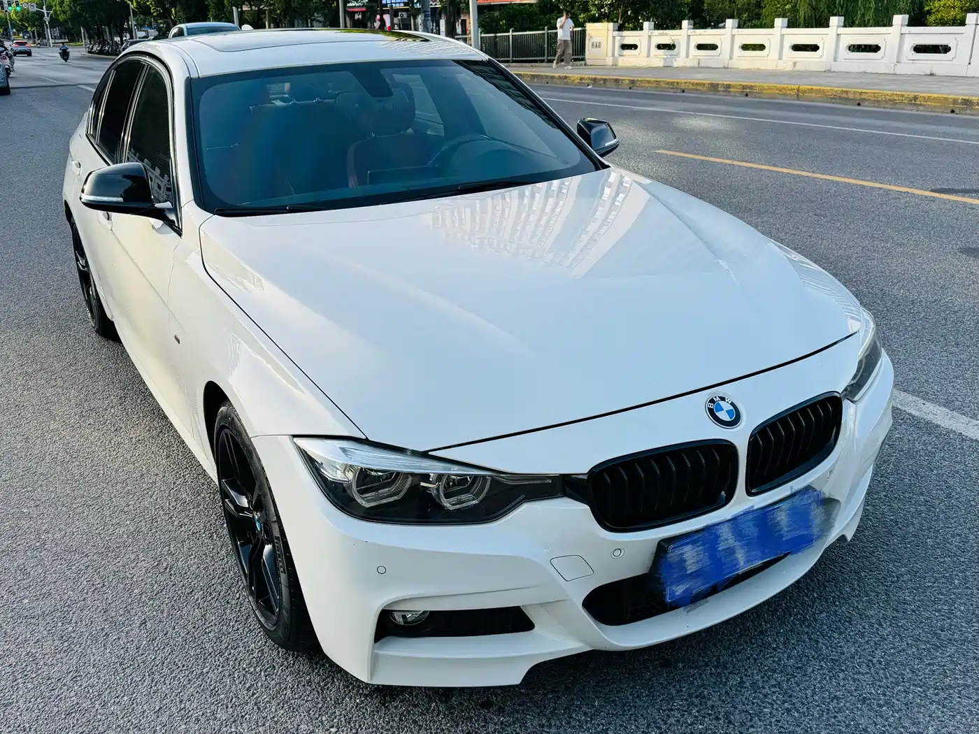 BMW 3 Series 2019 320i M Sport Black Night Edition фото 3