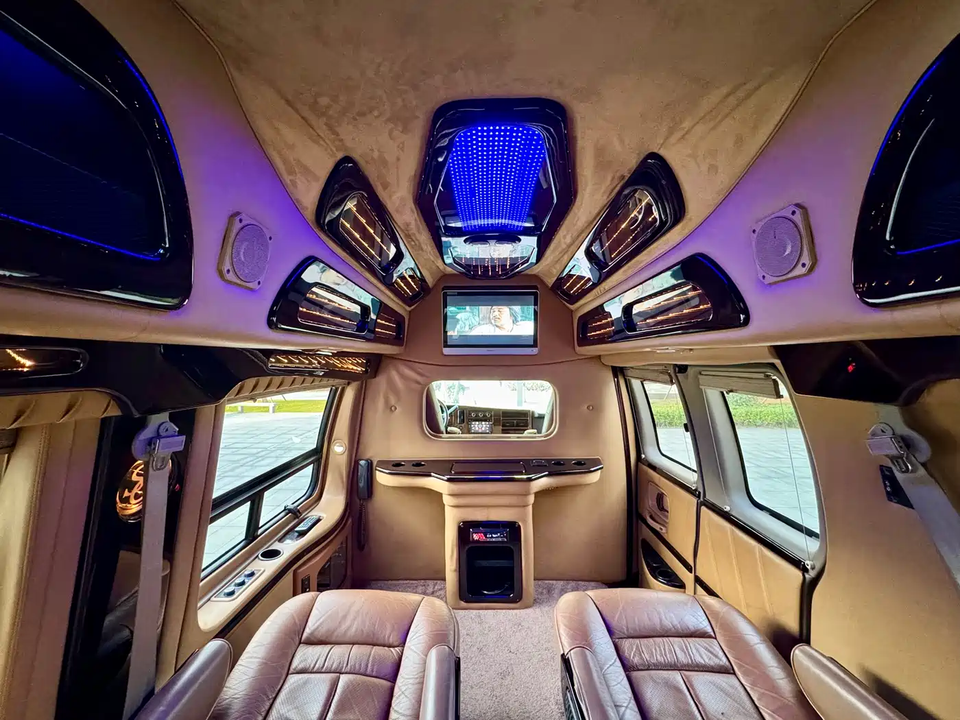 GMC Savana 2015 2015 6.0L G660L 2WD Elegance Edition