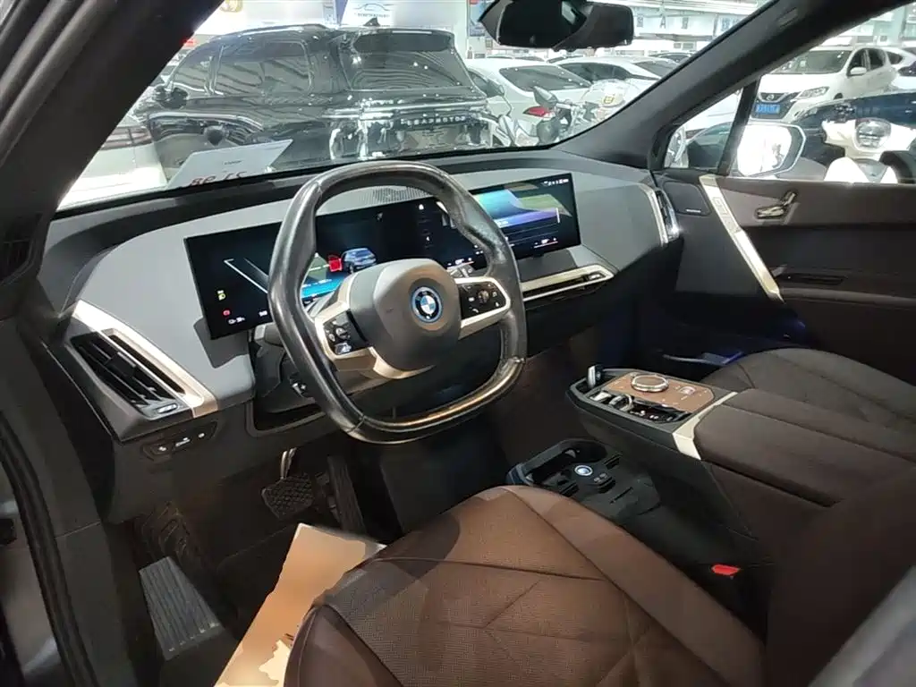 BMW iX 2022 xDrive40 фото 10