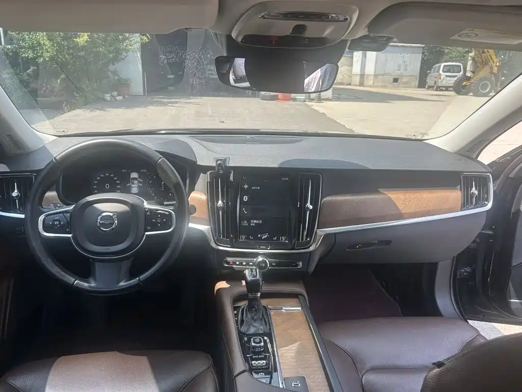 Фото 11 - Volvo S90