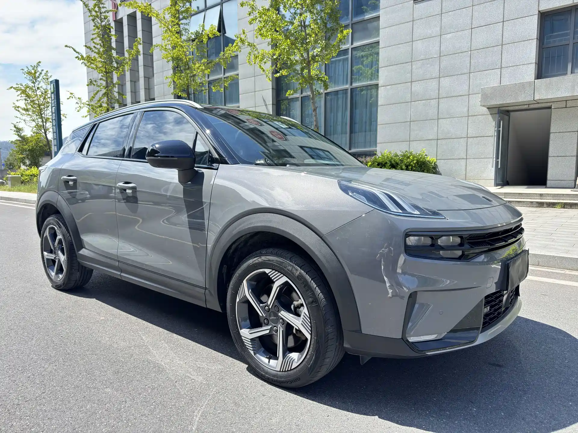 Фото 3 - Lynk & Co 06