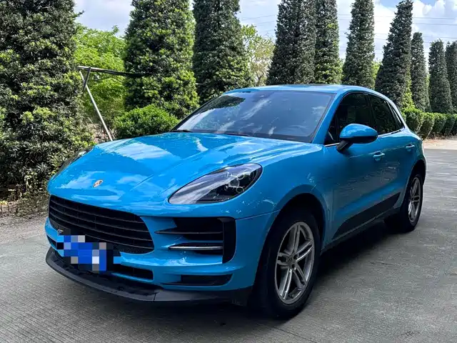PORSCHE MACAN