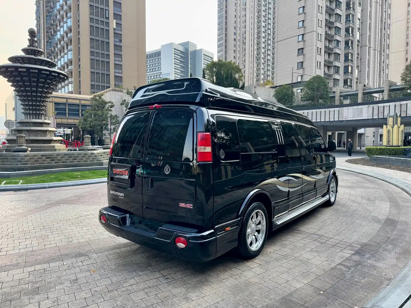 GMC Savana 2017 2017 6.0L G660S Elegance Panoramic Roof Edition