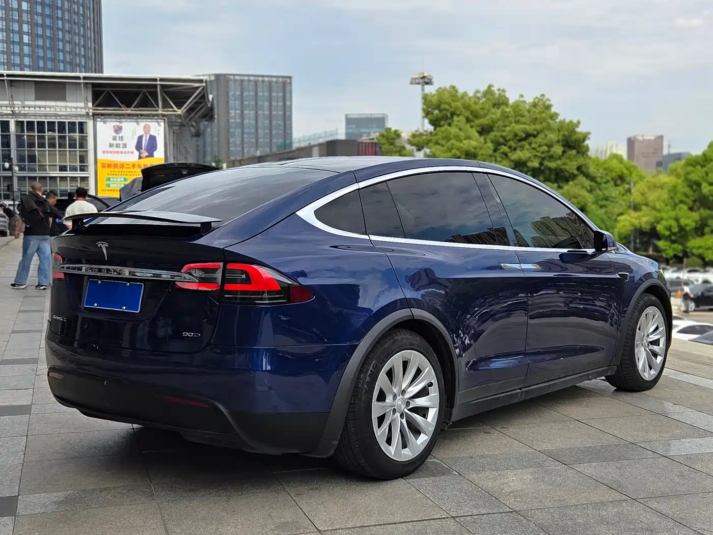 TESLA MODEL X