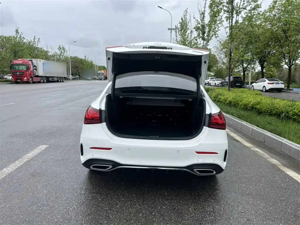 Mercedes-Benz A-Class 2024 A 200 L Fashion Edition фото 2