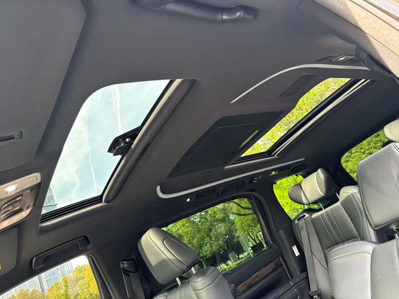Toyota Vellfire 2019 Hybrid 2.5L HV Premium Edition фото 22