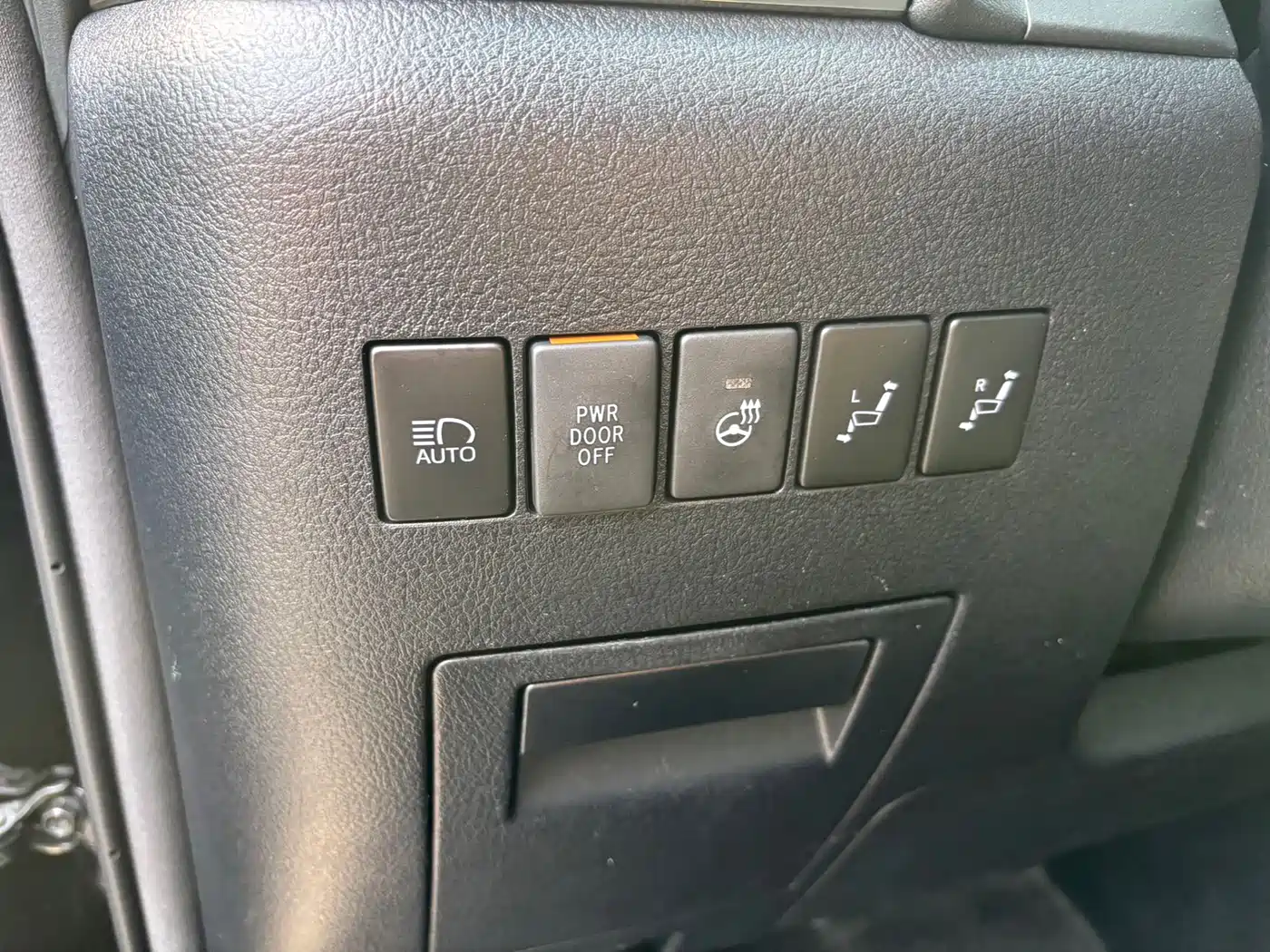Toyota Vellfire 2019 Hybrid 2.5L HV Premium Edition фото 13