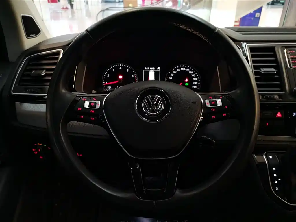 Volkswagen Multivan 2017 2.0TSI AWD Premium Edition 7-Seater фото 10