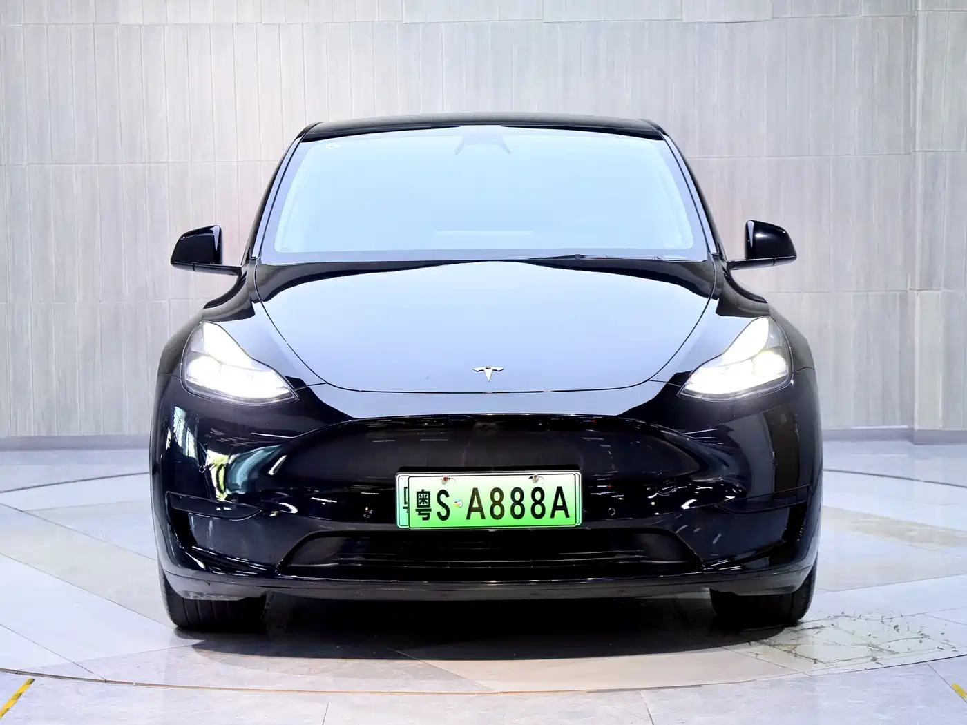 Фото 2 - Tesla Model Y