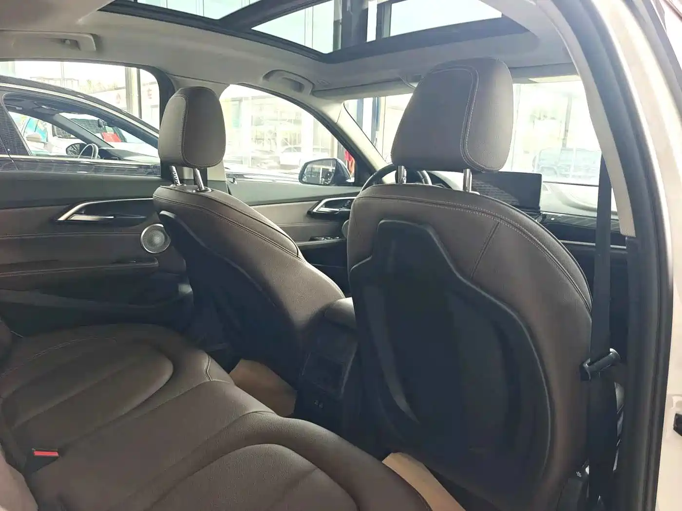 BMW 1 Series 2023 120i M Sport Shadow Edition фото 12