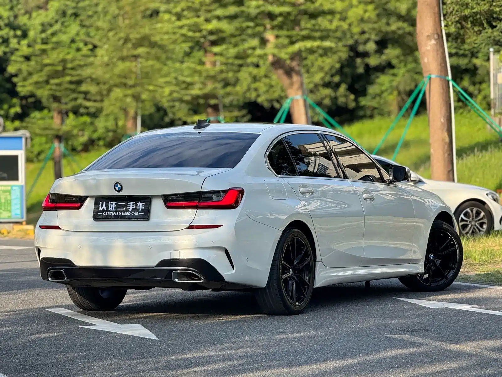 Photo 8 - BMW 3 Series