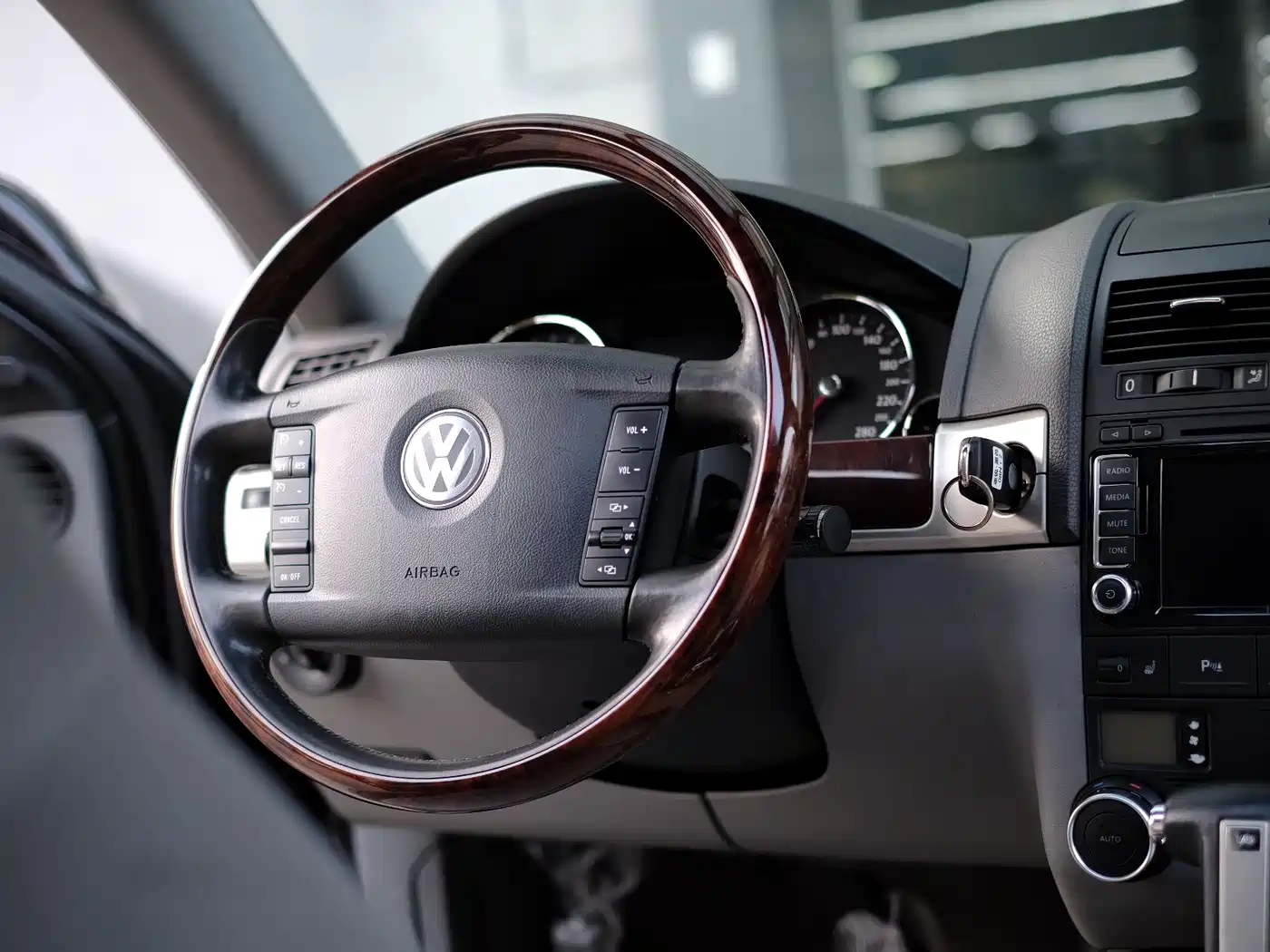 Volkswagen Touareg 2007 3.6L Luxury фото 15