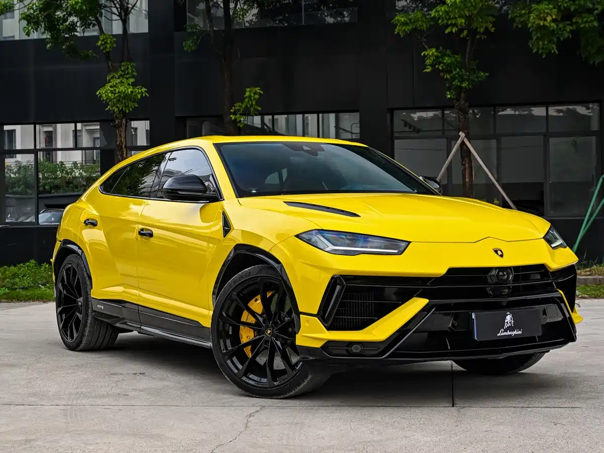 Фото 3 - Lamborghini Urus