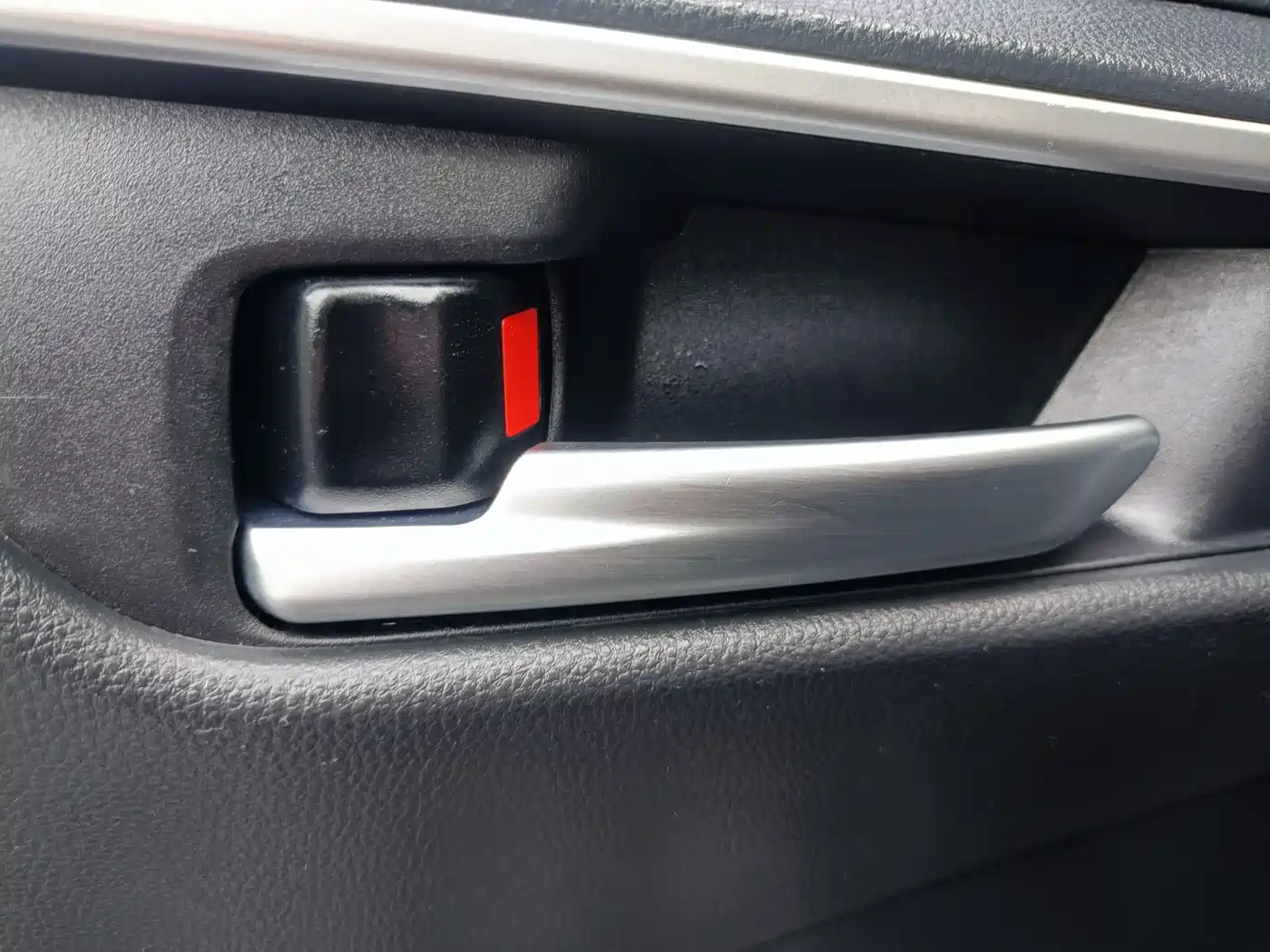 Toyota Wildlander 2020 Dual Engine 2.5L E-CVT FWD Luxury фото 15