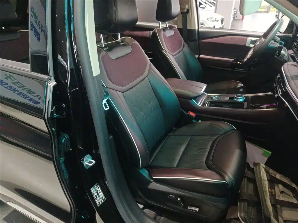Фото 25 - Ford Explorer