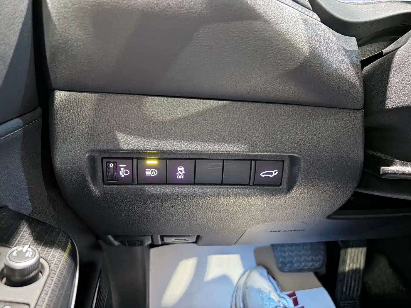Toyota Venza 2023 2.0L CVT FWD Premium фото 22