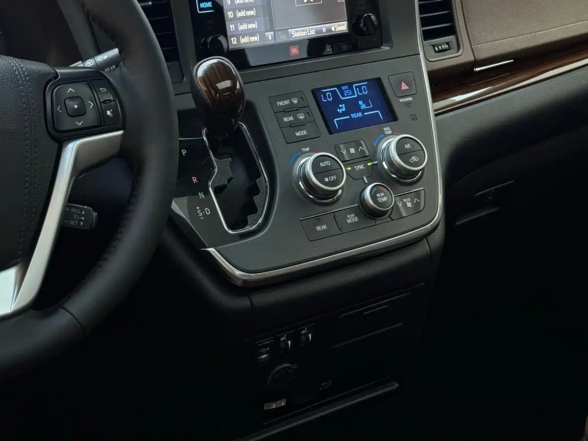 Toyota Sienna 2017 2015 3.5L 4WD L