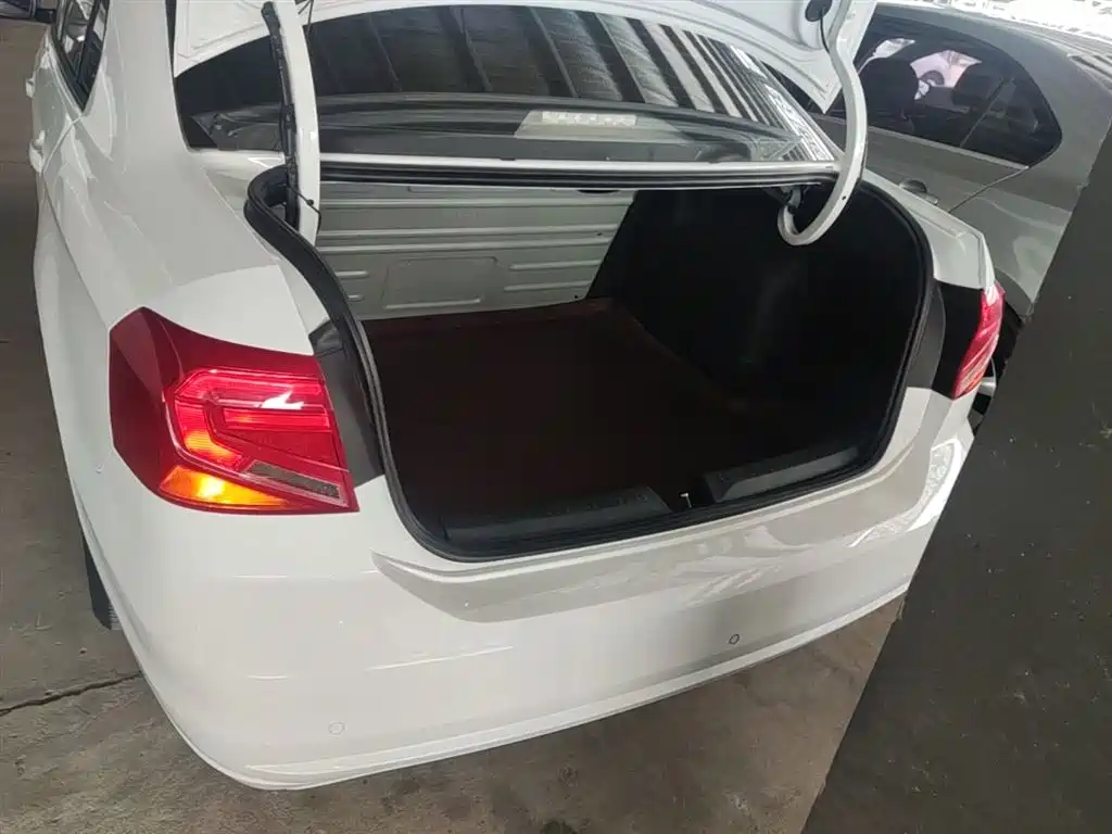Volkswagen Jetta 2019 Dream Edition 1.5L Auto Fashion фото 19