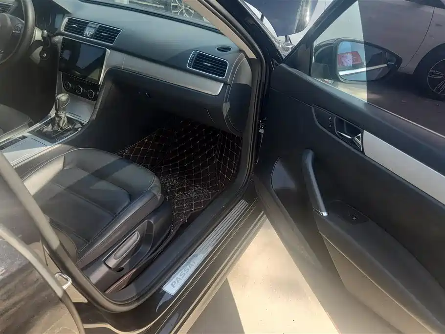Volkswagen Passat 2014 1.8TSI Automatic Honor Edition фото 8