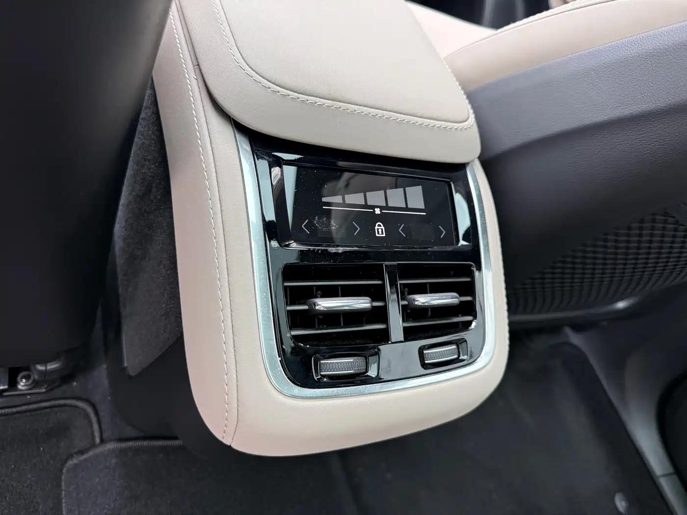 Volvo XC90 2026 2026 B6 AWD Momentum Luxury 6-seater