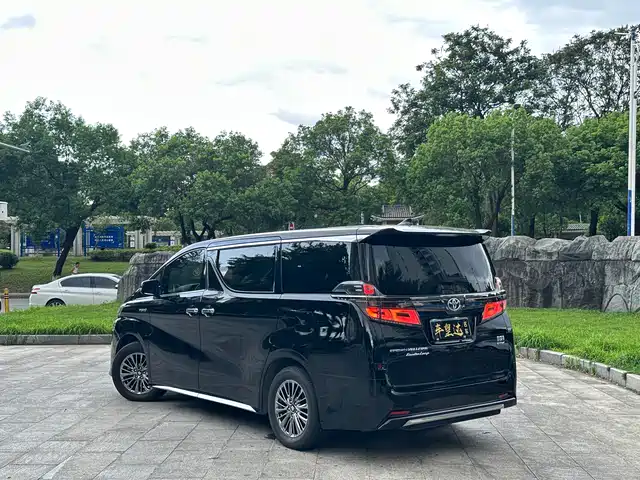 Toyota Vellfire 2023 Crown Hybrid 2.5L HV Ultimate — фото 4