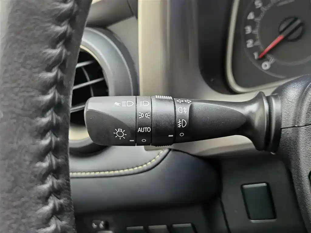 Toyota RAV4 Rongfang 2015 2.5L Automatic 4WD Elite Edition фото 21
