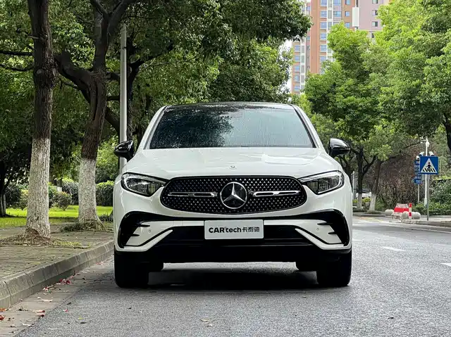 Mercedes-Benz GLC Coupe 2024 GLC 260 4MATIC Coupe SUV — фото 2